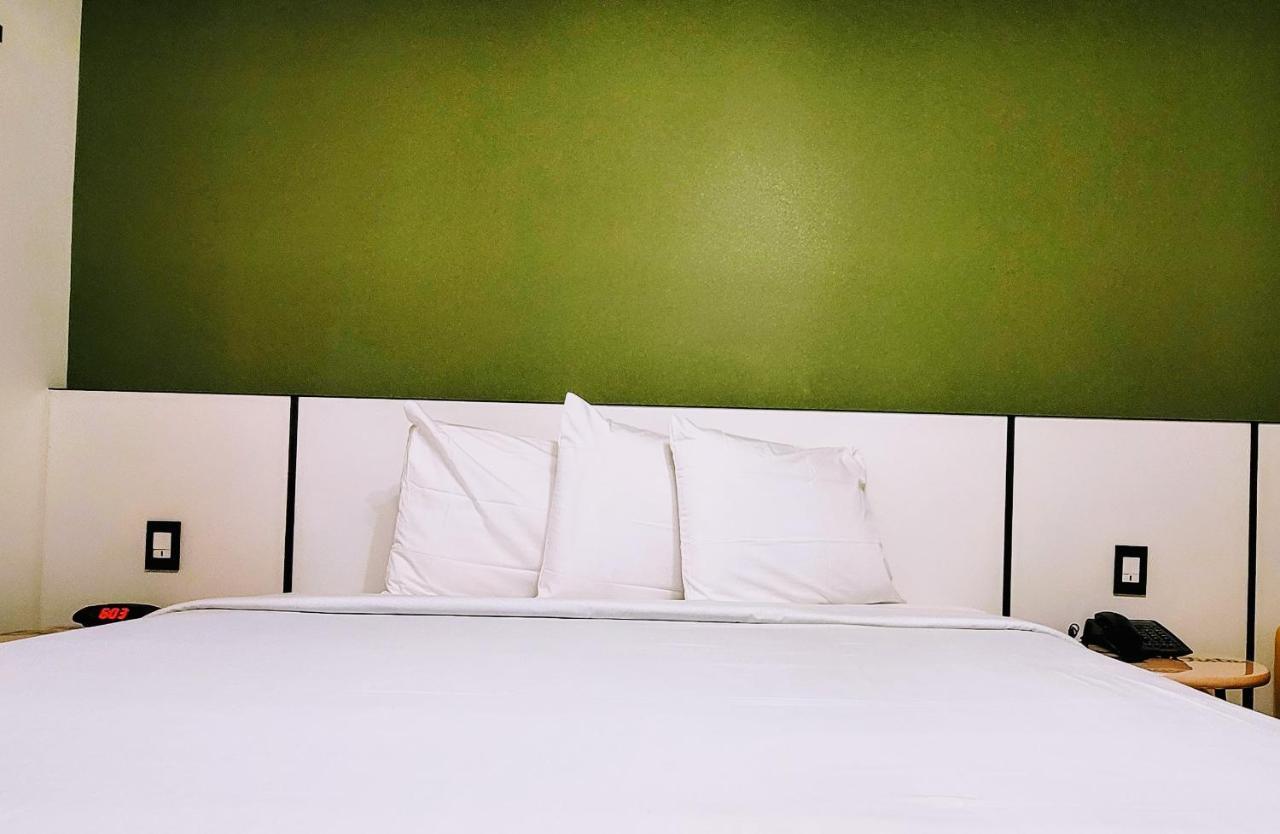 The Bell Vista Hotel Бърбанк Екстериор снимка