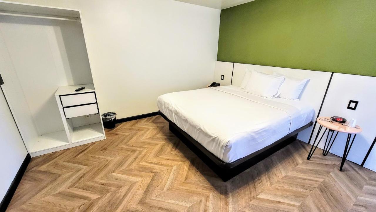 The Bell Vista Hotel Бърбанк Екстериор снимка